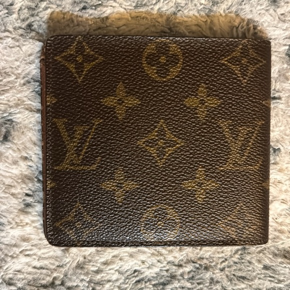 🗣️🔥Men’s Or Women’s Louis Vuitton Men’s Bi-Fold Wallet! Preloved & Beautiful. - Picture 9 of 16